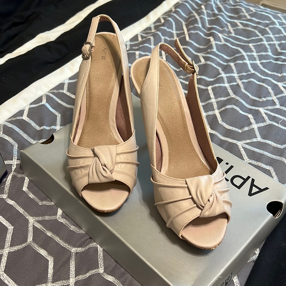 Apt. 9 blush heels, size 9.5